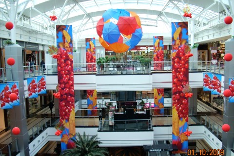 fall seasonal shopping mall decoration